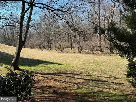 Exterior - 27 Donegal Ct, Newark, DE 19711 photo 7 of 8