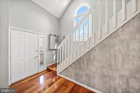 Entry Way - 27 Donegal Ct, Newark, DE 19711 photo 3 of 3