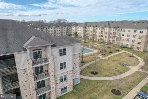 1000 Fountainview Cir #402, Newark, DE 19713