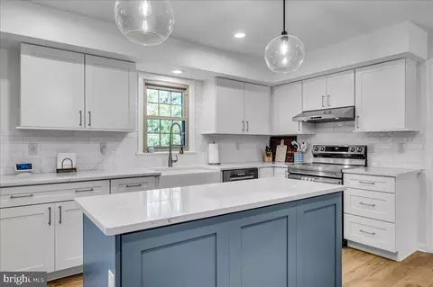 Kitchen - 12 Kenwick Rd, Hockessin, DE 19707 photo 1 of 5