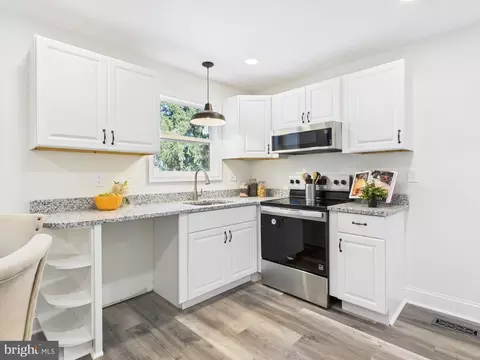 Kitchen - 4979 Ogletown Stanton Rd, Newark, DE 19713 photo 1 of 2