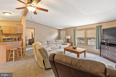 98 N Dragon Dr #122, Bear, DE 19701 photo 6