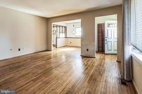 Living - 21 Cornwall Rd, New Castle, DE 19720 photo 1 of 6