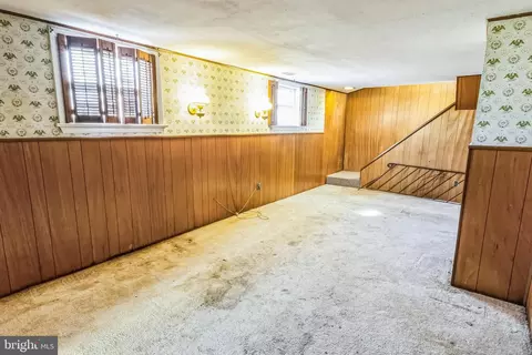 Living - 21 Cornwall Rd, New Castle, DE 19720 photo 4 of 6