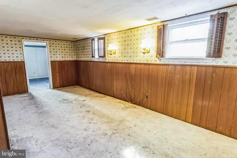 Living - 21 Cornwall Rd, New Castle, DE 19720 photo 6 of 6