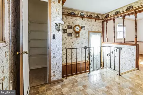 Entry Way - 21 Cornwall Rd, New Castle, DE 19720 photo 2 of 3