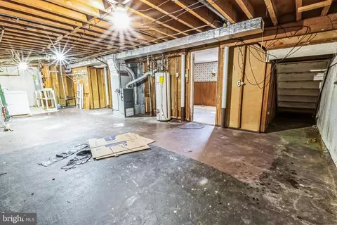 Entry Way - 21 Cornwall Rd, New Castle, DE 19720 photo 3 of 3