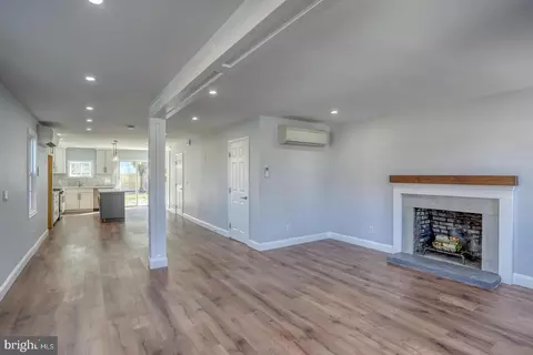 Living - 613 Taylor St, Townsend, DE 19734 photo 1 of 5