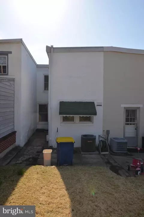 Exterior - 108 E 2nd St, New Castle, DE 19720 photo 2 of 6