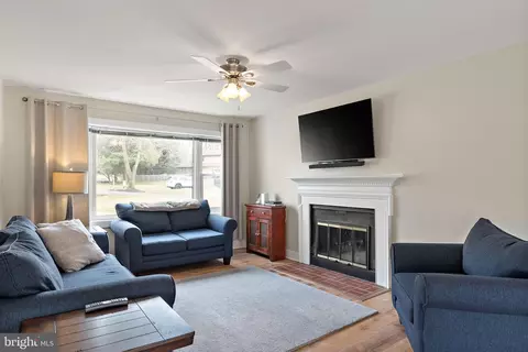 Living - 1003 White Birch Dr, Newark, DE 19713 photo 1 of 3