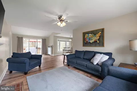 Living - 1003 White Birch Dr, Newark, DE 19713 photo 3 of 3