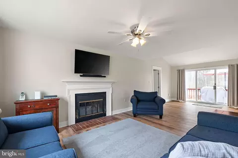 Living - 1003 White Birch Dr, Newark, DE 19713 photo 2 of 3