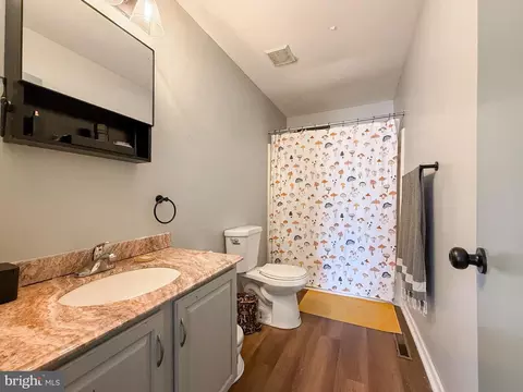 Bath - 115 Upper Valley Ln, Newark, DE 19711 photo 1 of 2