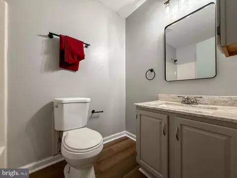 Bath - 115 Upper Valley Ln, Newark, DE 19711 photo 2 of 2