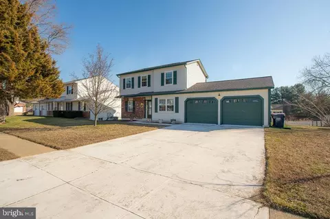 4 Kings Croft Dr, Bear, DE 19701