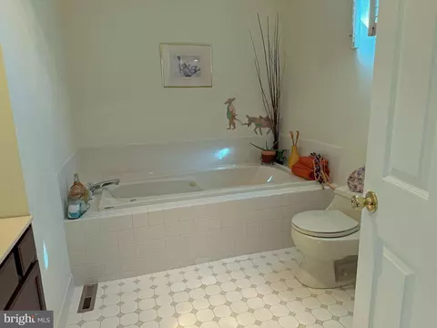 Bath - 22 Chilmark Ct, Bear, DE 19701 photo 2 of 5