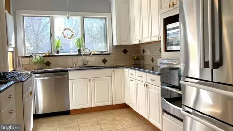 102 Danforth Pl, Wilmington, DE 19810 photo 4