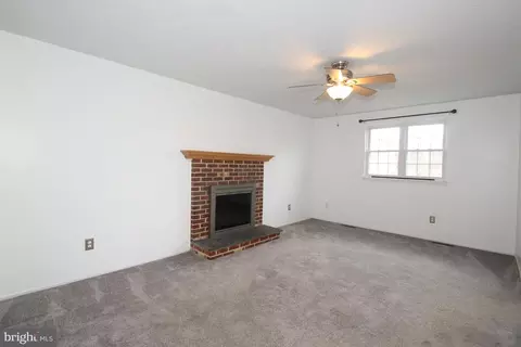 Living - 431 Nilsen Rd, Bear, DE 19701 photo 2 of 2