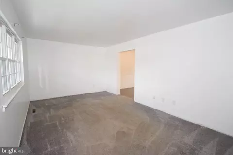 Living - 431 Nilsen Rd, Bear, DE 19701 photo 1 of 2