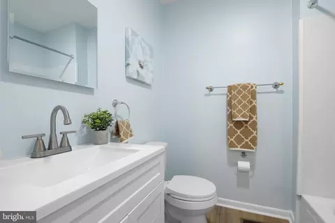 Bath - 338 Compton Ct, Wilmington, DE 19801 photo 1 of 1