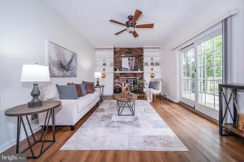 716 Fiske Ln, Newark, DE 19711