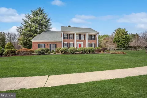 2 W Hawthorne Ct, Newark, DE 19702