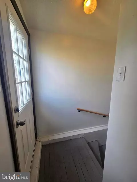 Entry Way - 41 Roxeter Rd, New Castle, DE 19720 photo 4 of 4