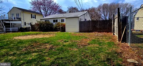 Exterior - 41 Roxeter Rd, New Castle, DE 19720 photo 4 of 6