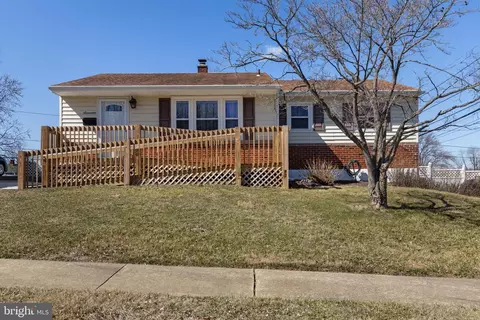 17 Dryden Rd, New Castle, DE 19720