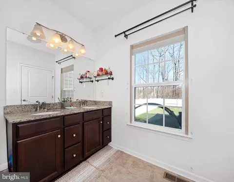 Entry Way - 103 E General Grey Ct, Newark, DE 19702 photo 6 of 14
