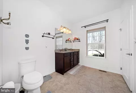 Entry Way - 103 E General Grey Ct, Newark, DE 19702 photo 7 of 14