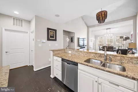 Entry Way - 103 E General Grey Ct, Newark, DE 19702 photo 5 of 14