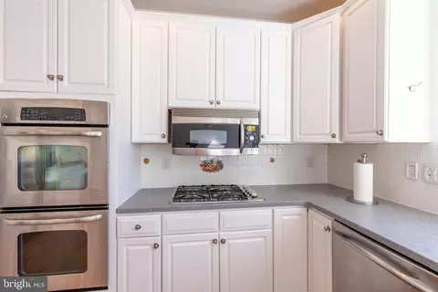 Kitchen - 42 Springbrook Ln, Newark, DE 19711 photo 3 of 5
