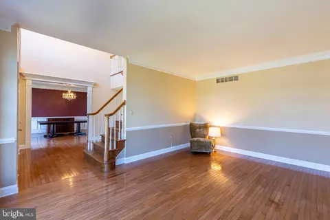 Living - 42 Springbrook Ln, Newark, DE 19711 photo 1 of 7