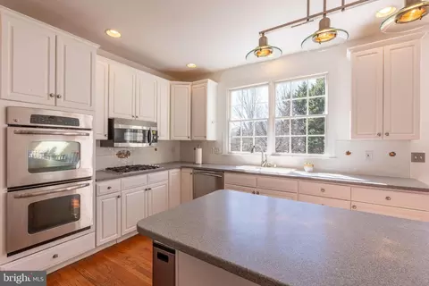 Kitchen - 42 Springbrook Ln, Newark, DE 19711 photo 2 of 5