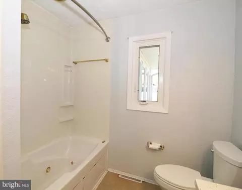 Bath - 2711 Ebright Rd, Wilmington, DE 19810 photo 2 of 5