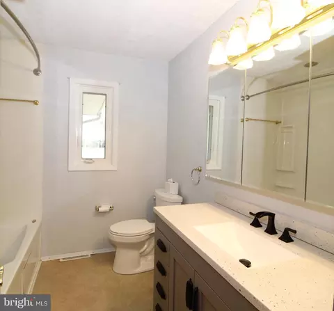 Bath - 2711 Ebright Rd, Wilmington, DE 19810 photo 4 of 5