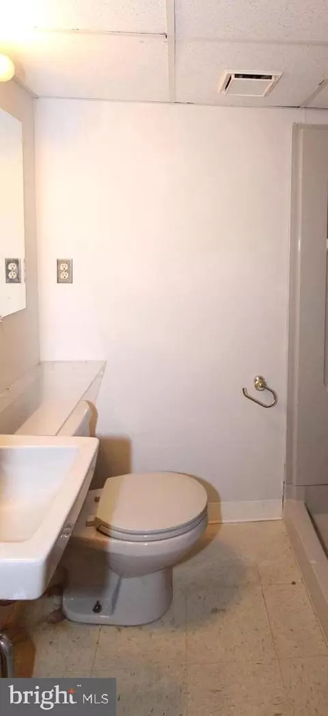 Bath - 2711 Ebright Rd, Wilmington, DE 19810 photo 5 of 5