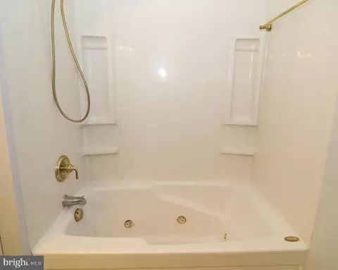 Bath - 2711 Ebright Rd, Wilmington, DE 19810 photo 3 of 5