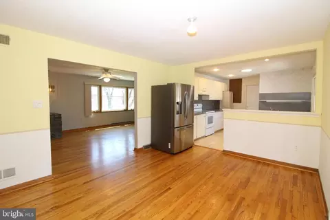 Living - 2711 Ebright Rd, Wilmington, DE 19810 photo 6 of 7