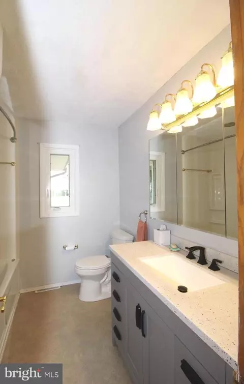 Bath - 2711 Ebright Rd, Wilmington, DE 19810 photo 1 of 5