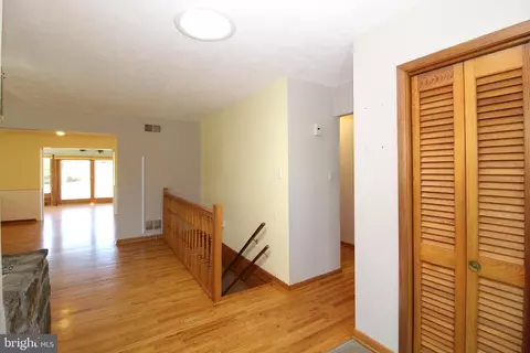 Entry Way - 2711 Ebright Rd, Wilmington, DE 19810 photo 2 of 2