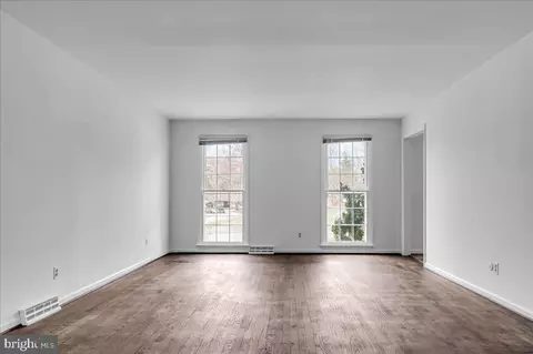 Living - 115 E Sutton Pl, Wilmington, DE 19810 photo 2 of 4