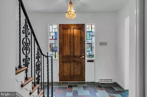 Entry Way - 115 E Sutton Pl, Wilmington, DE 19810 photo 1 of 2