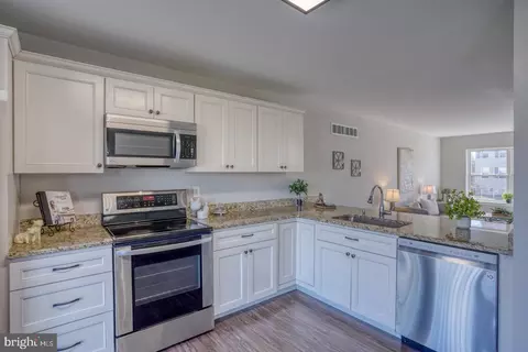 Kitchen - 6 Franklin Dr, Middletown, DE 19709 photo 3 of 3