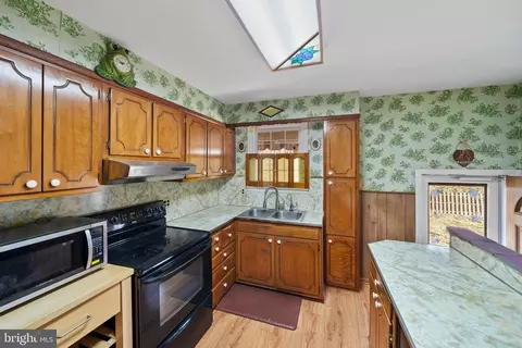 Kitchen - 205 S Gerald Dr, Newark, DE 19713 photo 3 of 5
