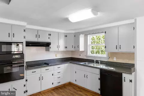 Kitchen - 4 E Cochran St, Middletown, DE 19709 photo 3 of 3
