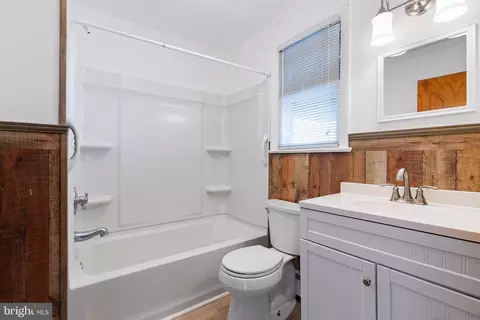 Bath - 4 E Cochran St, Middletown, DE 19709 photo 1 of 1