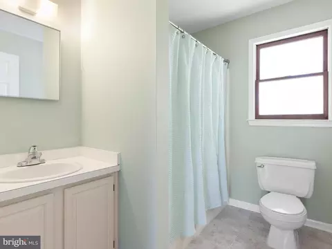 Bath - 666 Clifton Dr, Bear, DE 19701 photo 2 of 3