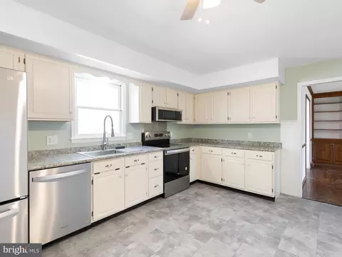 Kitchen - 666 Clifton Dr, Bear, DE 19701 photo 1 of 2